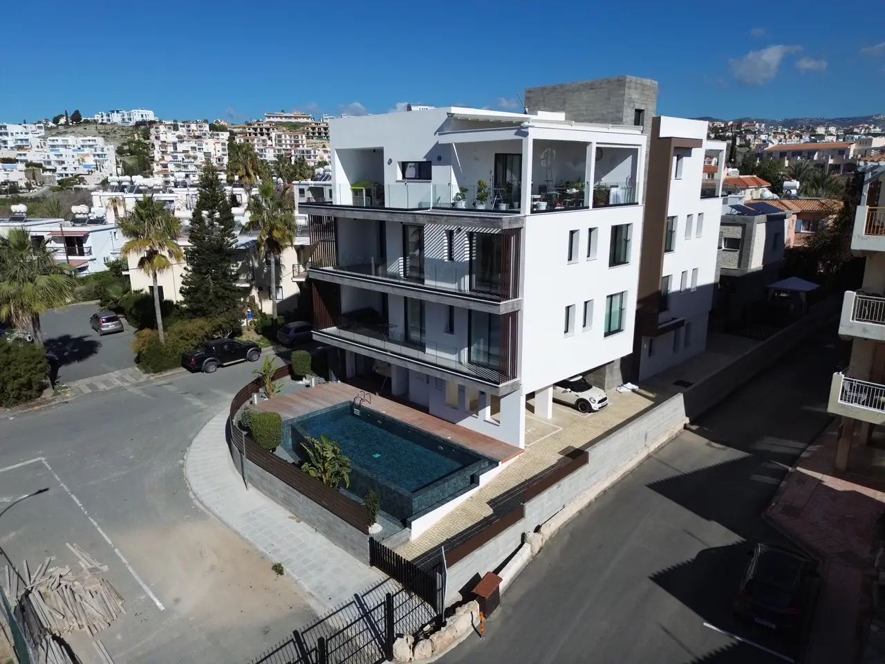 Elegant Complex – דירות יוקרה ופנטהאוז במרחק הליכה מהחוף — מוטאלוס