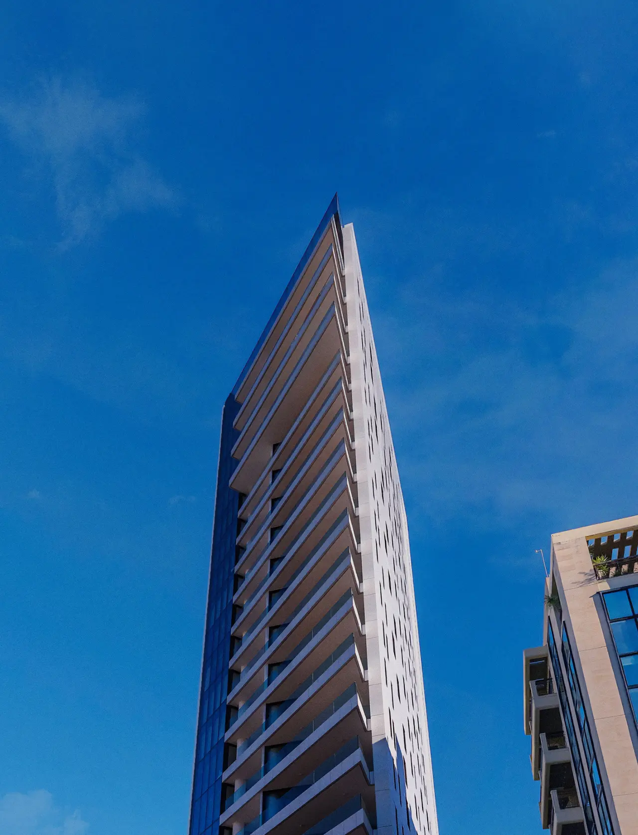 Central Park Residences — אגיי אומולוגיטס