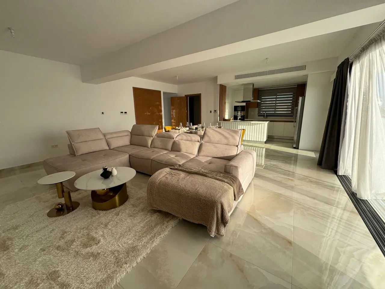 Chloraka Seaview – דירות 1, 2, 3 חדרי שינה ופנטהאוז