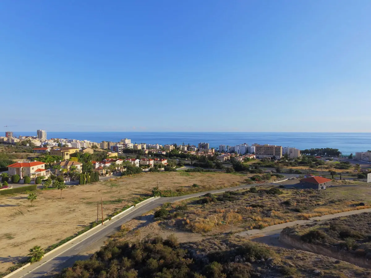 קרקע מפותחת: Agios Tychonas — אגיוס טיכונאס