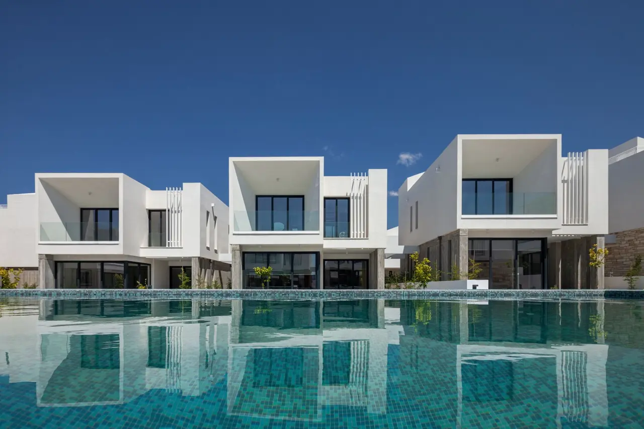 Avalon Resort 1 — אמבה