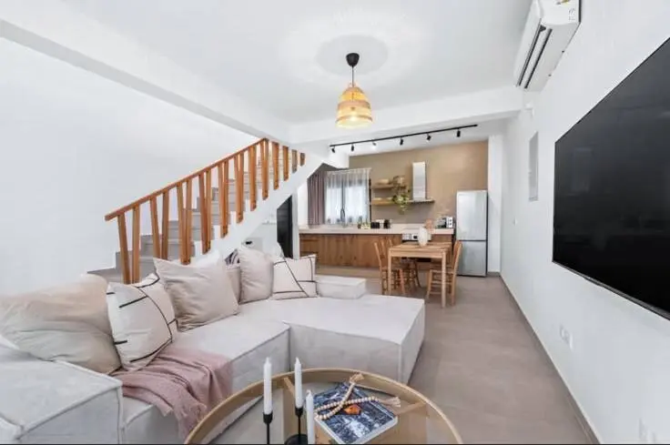 Spacious Furnished Apartment in Statos–Agios Fotios