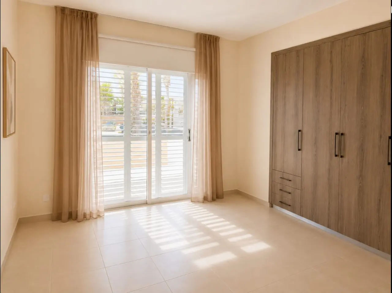 Spacious 2-Bedroom Ground Floor Apartment in Universal – Pet Friendly
