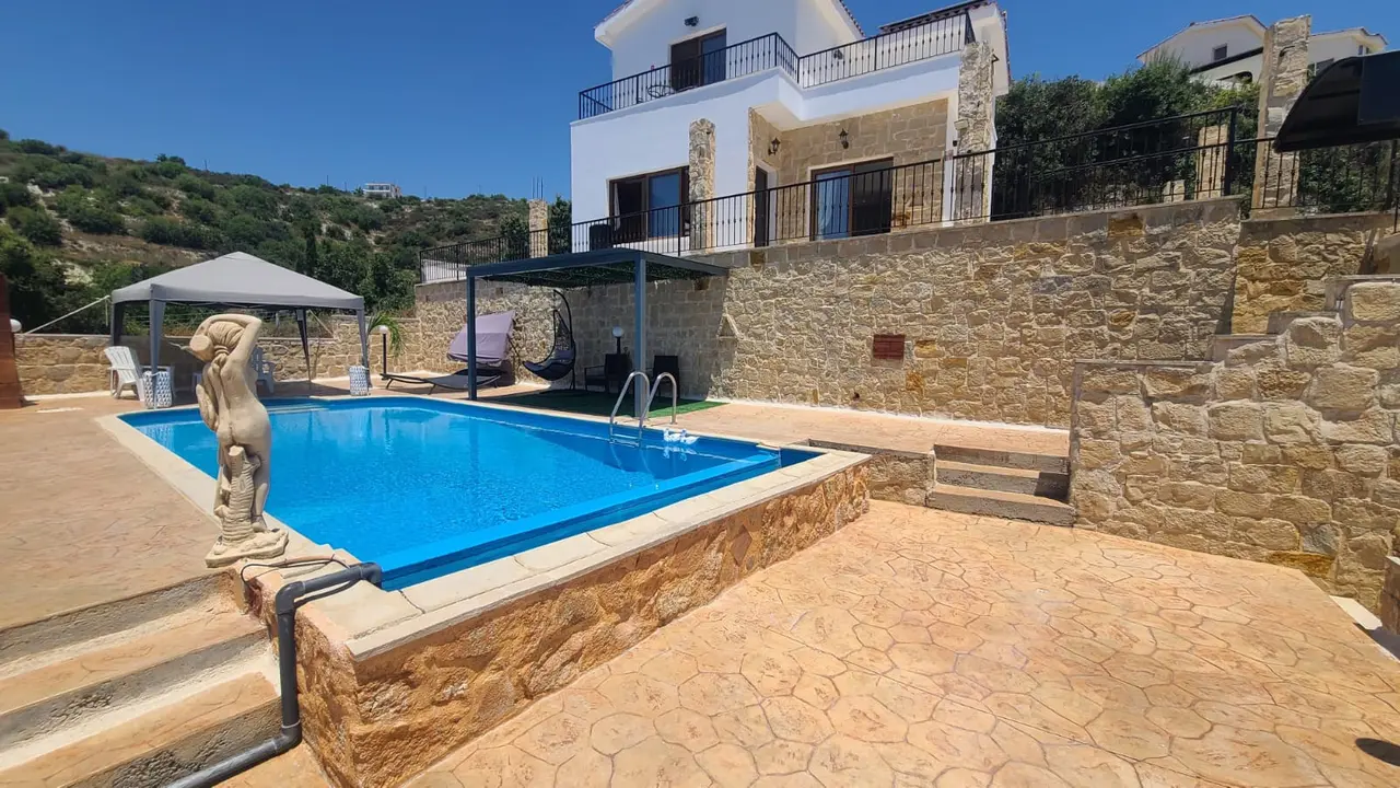 For Sale Resale Villa in Tsada with Pool