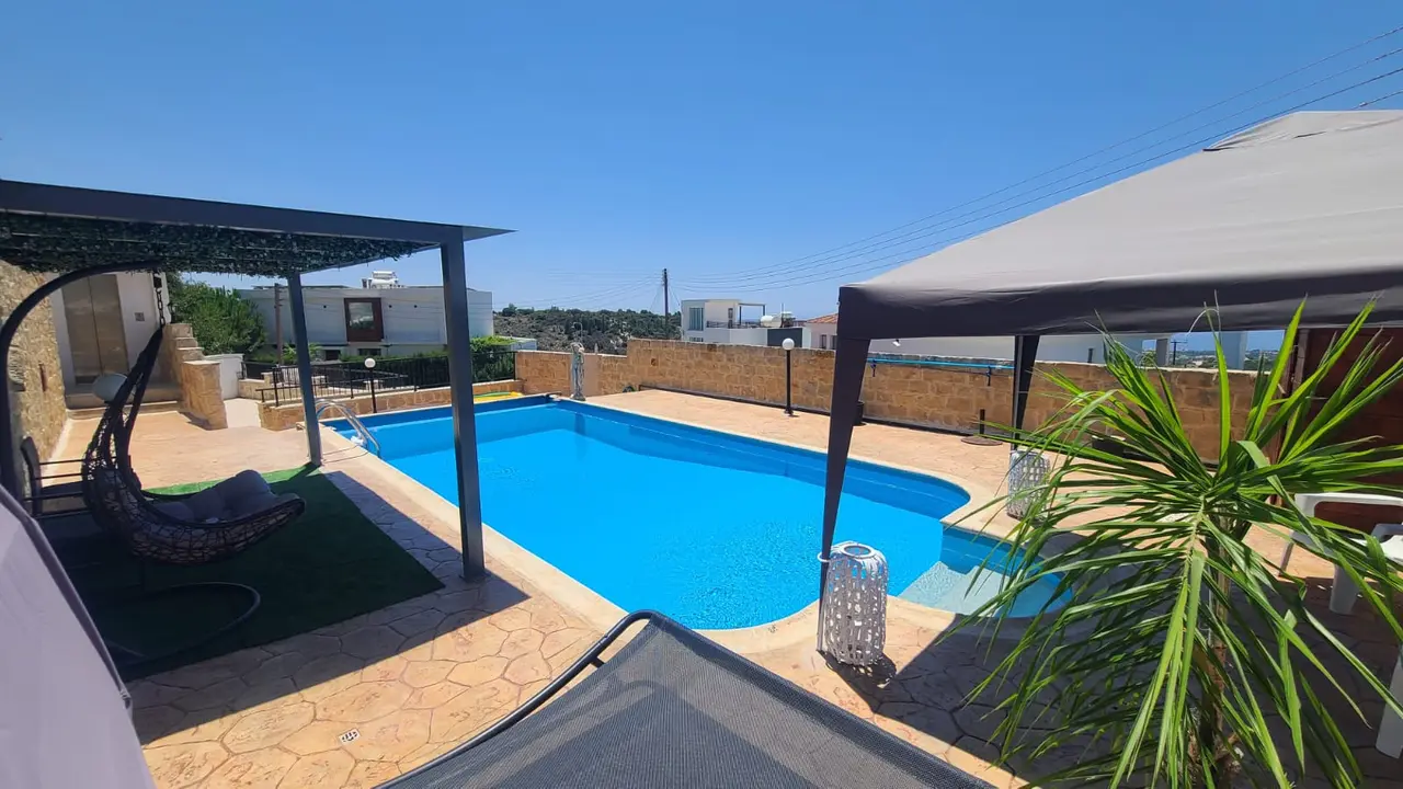 For Sale Resale Villa in Tsada with Pool